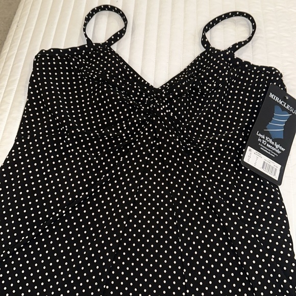 Miraclesuit Black/White Pin Point Love Knot Underwire Tankini TOP NWT size 14 - Picture 3 of 4